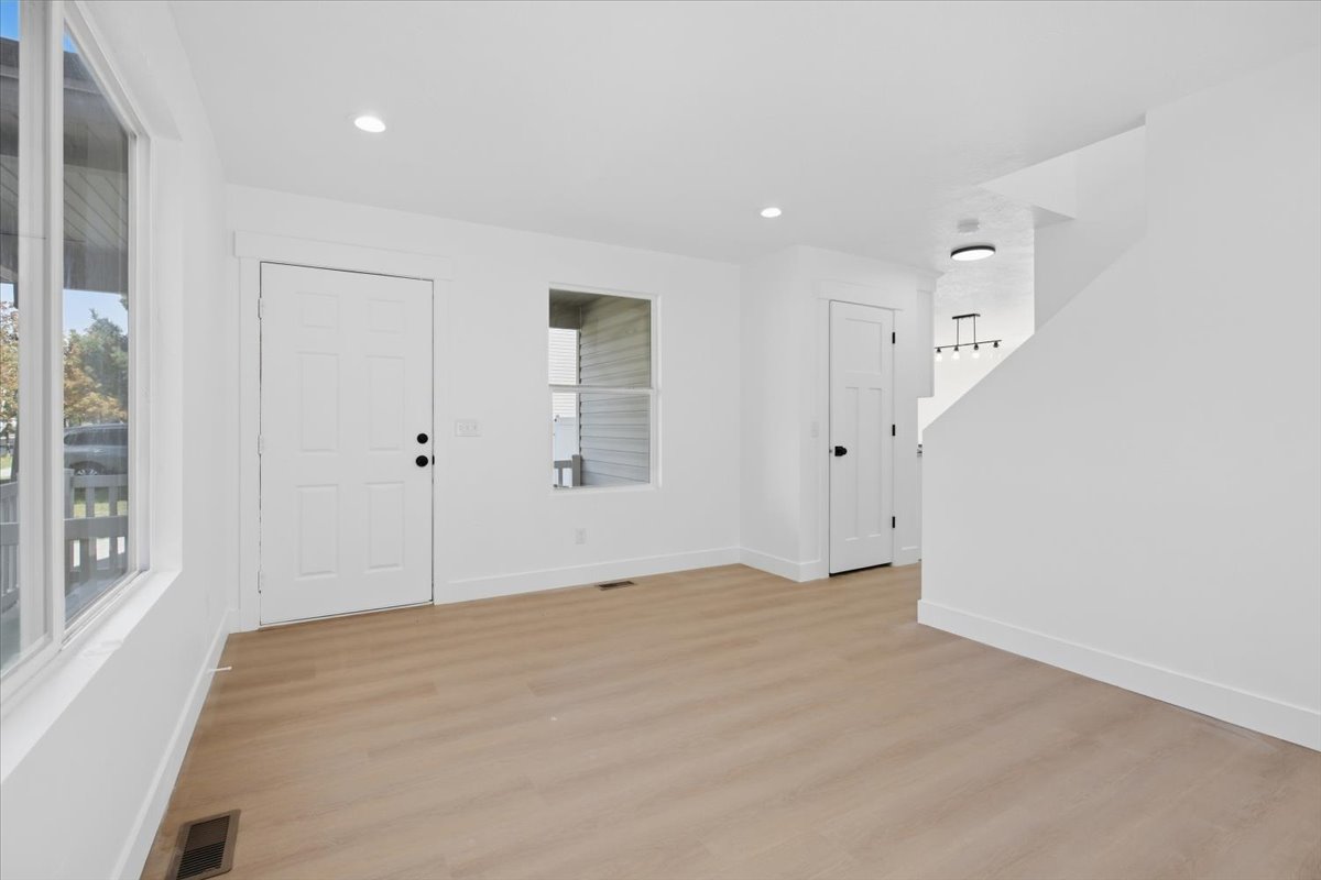Photo 5 of 26 E 1860 N, Tooele
